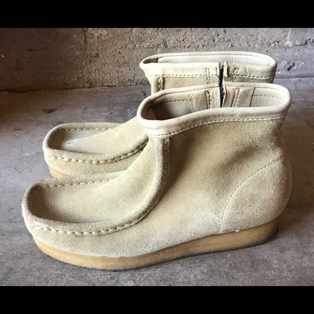 Women’s Clark Wallabees size 6
